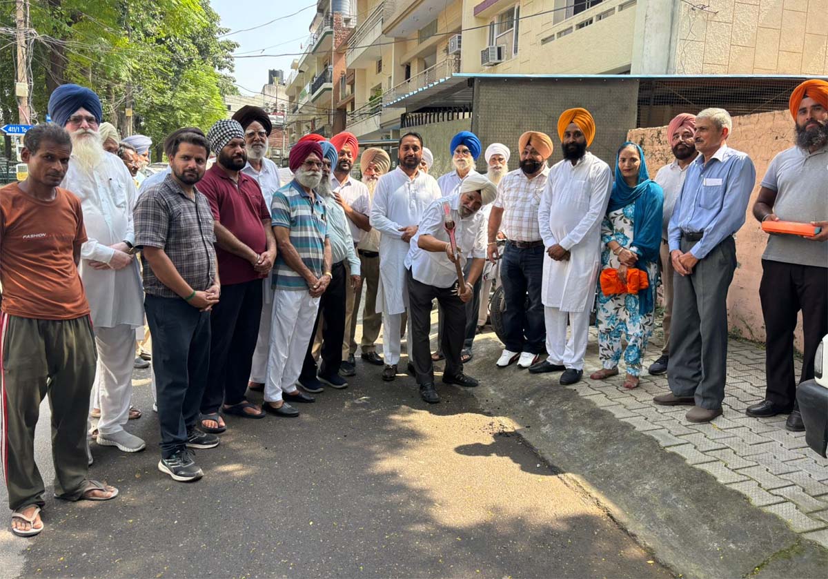 Mayor Amarjit Singh Jeeti Sidhu inaugurated development works in Phase-6.